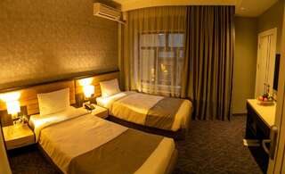 Отель Parkway Inn Hotel & Spa Баку Семейный номер с балконом-3