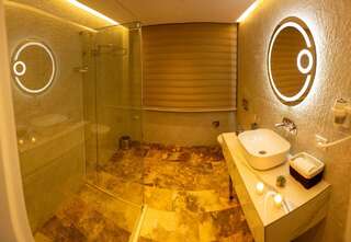 Отель Parkway Inn Hotel & Spa Баку Семейный номер с балконом-4